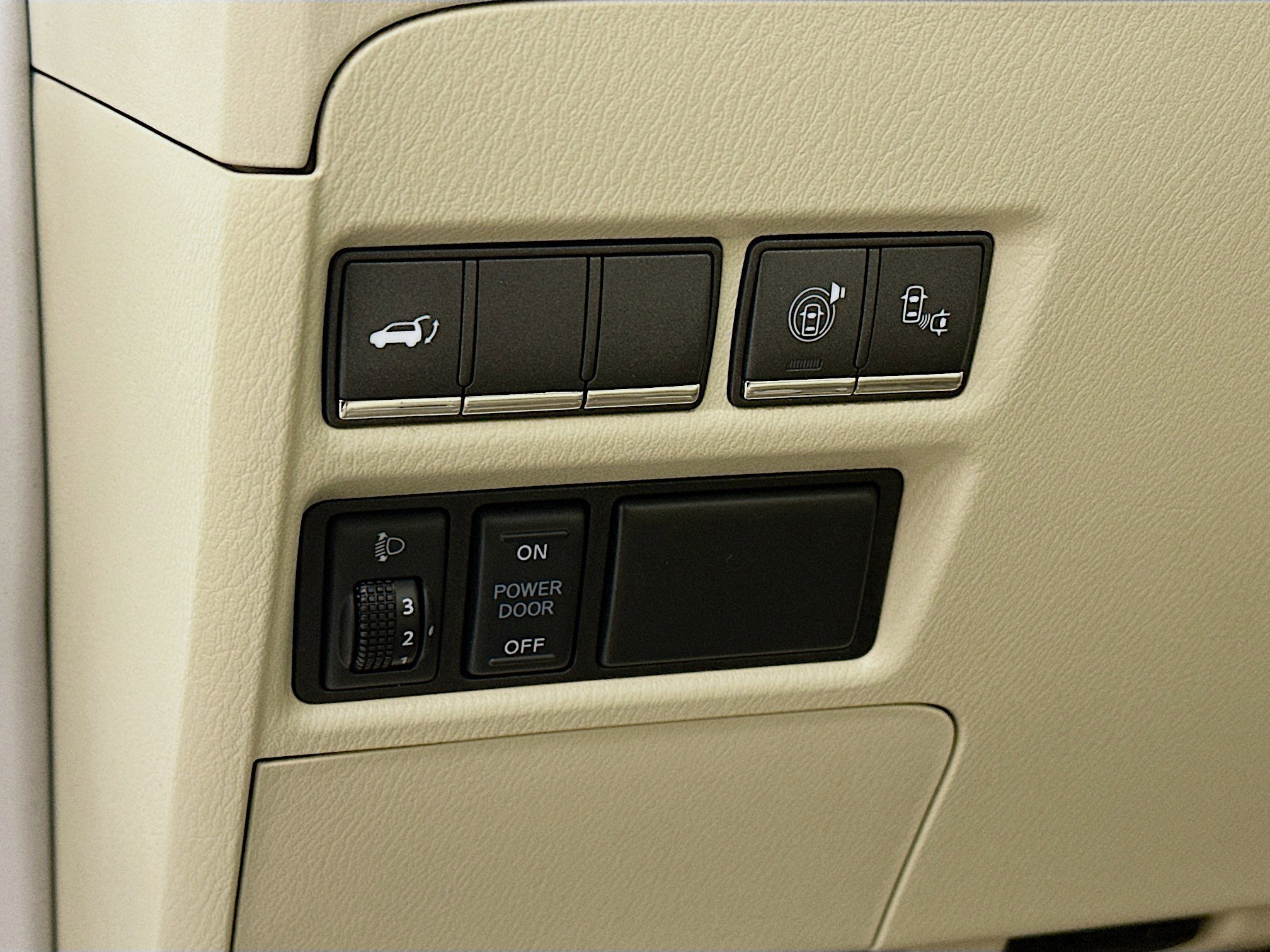 Used 2015 INFINITI QX80 Luxe w/ 22" Wheel Package image 10