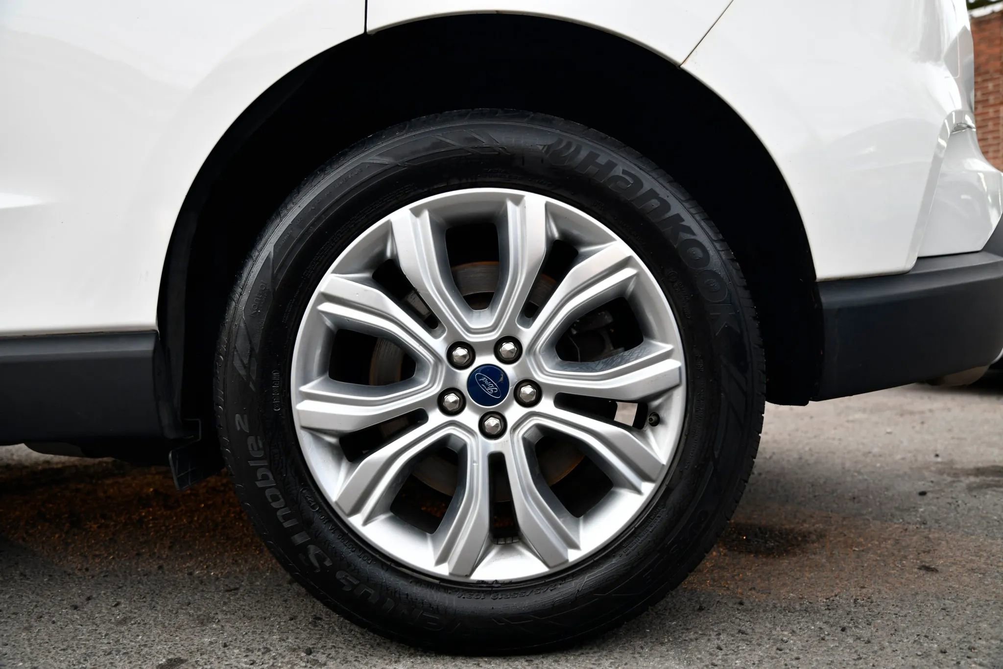 Used 2021 Ford Edge Titanium image 32