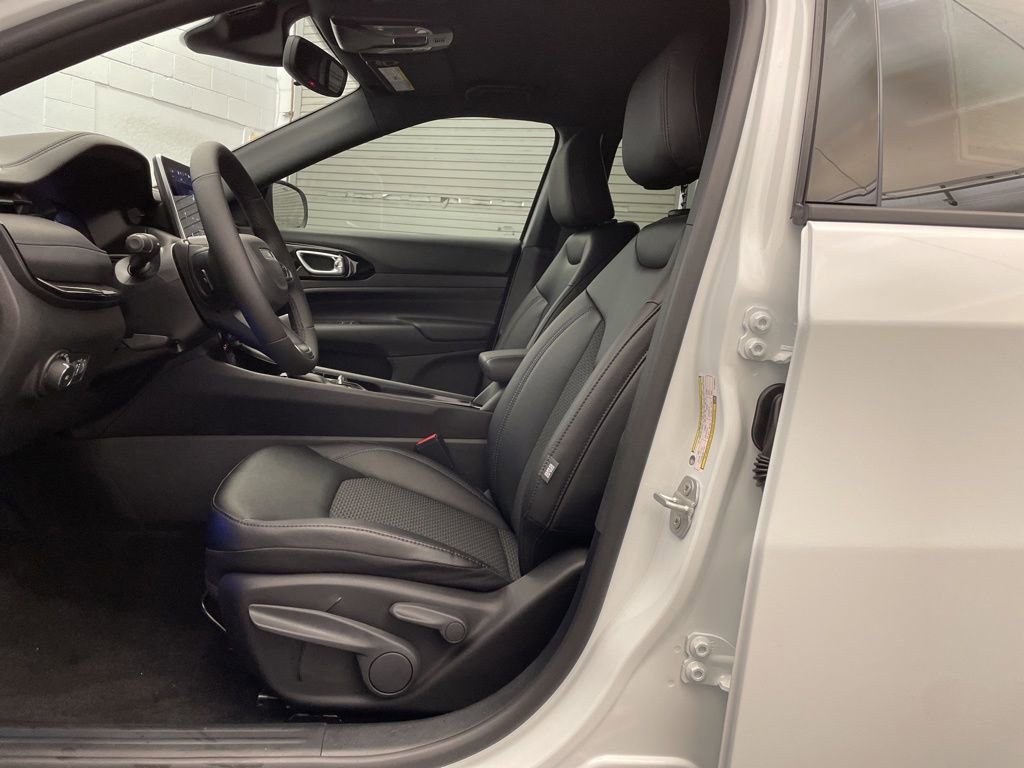 New 2026 Jeep Compass Latitude image 14