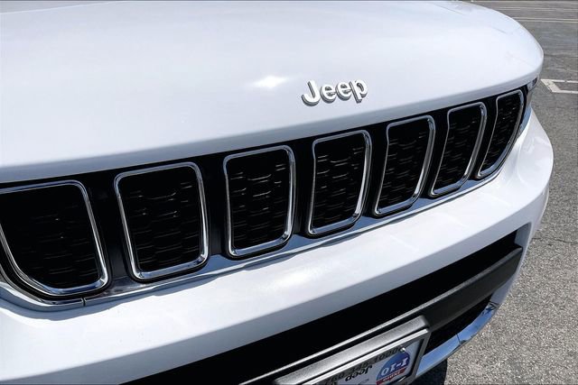 Used 2025 Jeep Grand Cherokee L Laredo w/ Luxury Tech Group I image 30