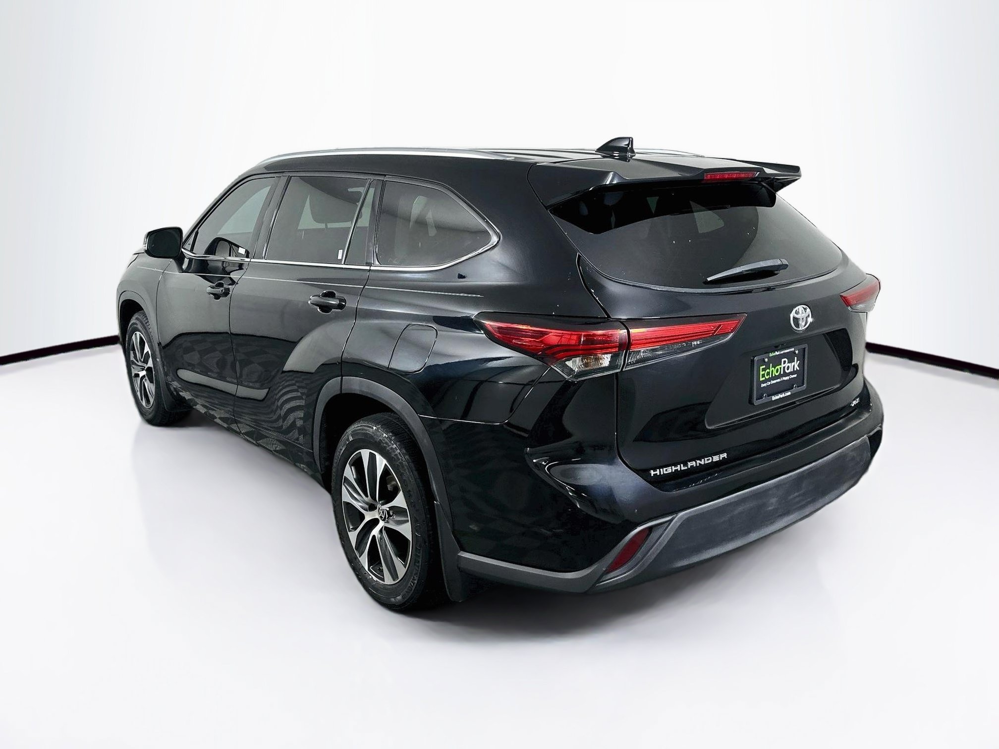Used 2021 Toyota Highlander XLE FWD image 5