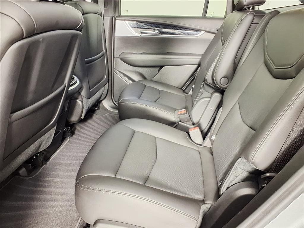 Certified 2025 Cadillac XT6 Premium Luxury image 4