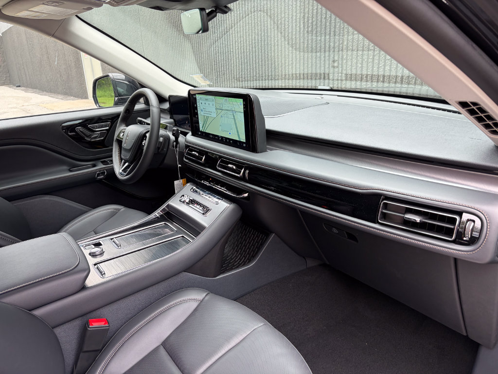New 2026 Lincoln Aviator AWD image 33