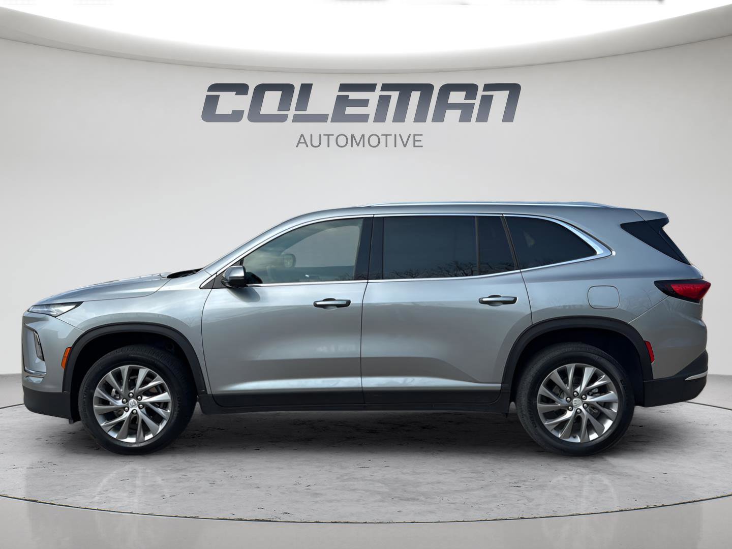 Used 2025 Buick Enclave Preferred image 2