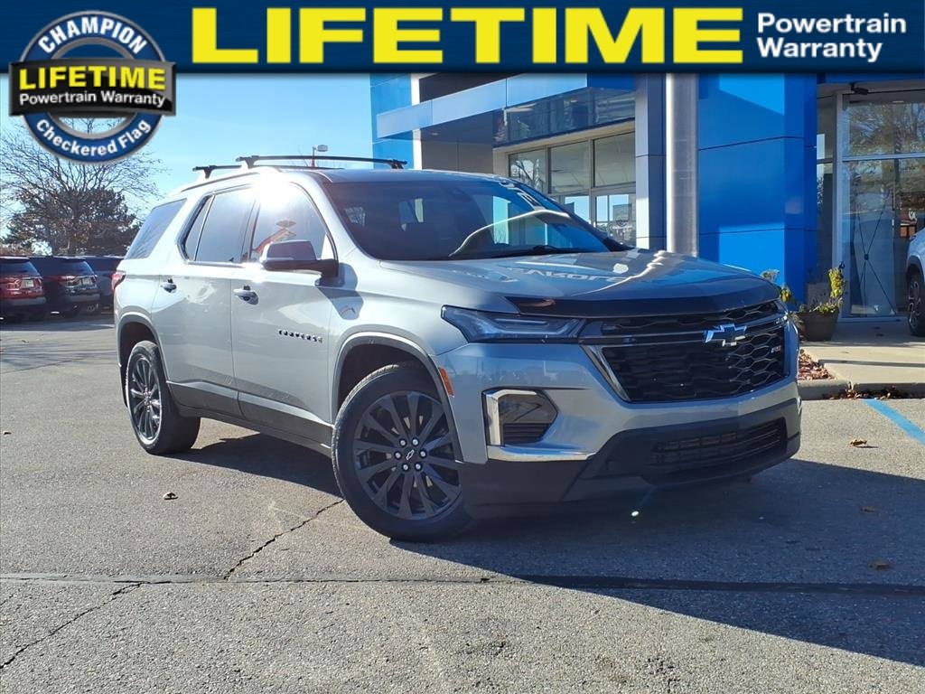 Used 2023 Chevrolet Traverse RS image 1