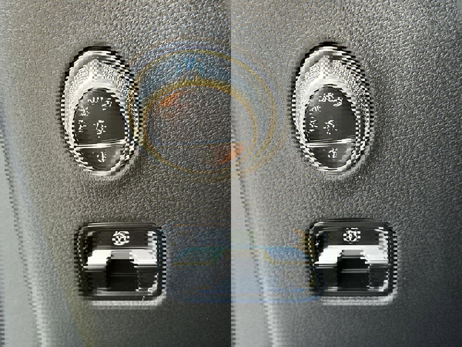 Used 2025 Mercedes-Benz GLC 300 image 34