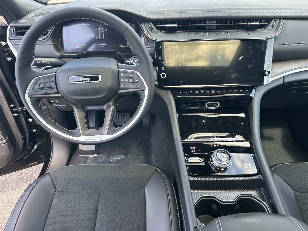 New 2027 Jeep Grand Cherokee Altitude AWD/4WD image 19