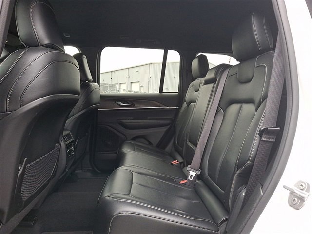 Used 2025 Jeep Grand Cherokee Limited image 10