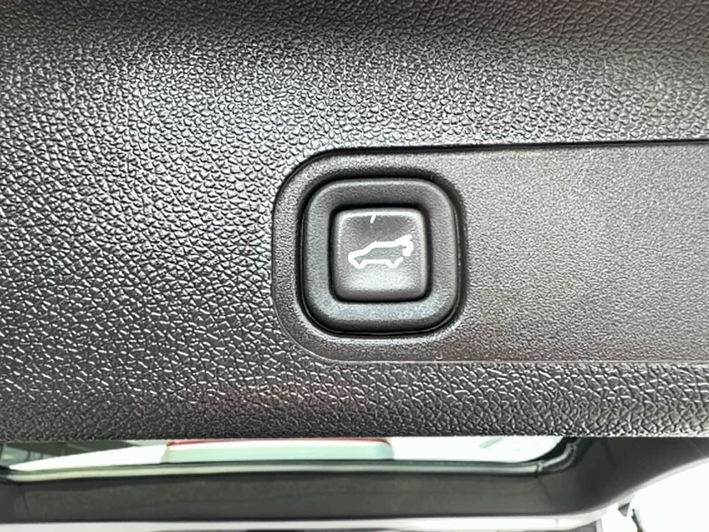 Used 2014 Chevrolet Suburban LTZ AWD/4WD image 29