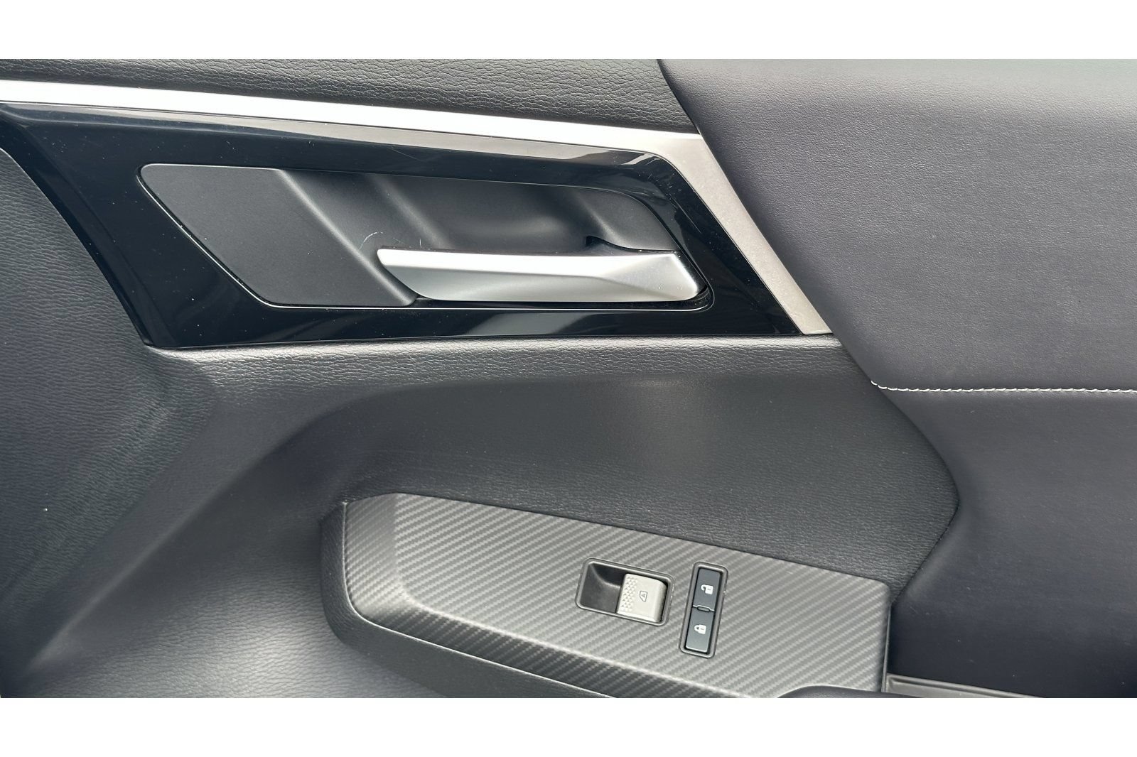 Used 2024 Mitsubishi Outlander AWD image 21