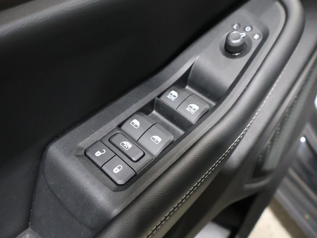 Used 2024 Jeep Grand Cherokee Limited image 12