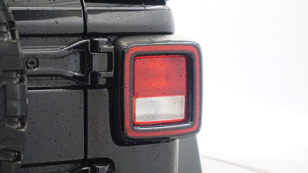 Used 2021 Jeep Wrangler Unlimited Rubicon w/ Uconnect 4C Nav & Sound Group image 15