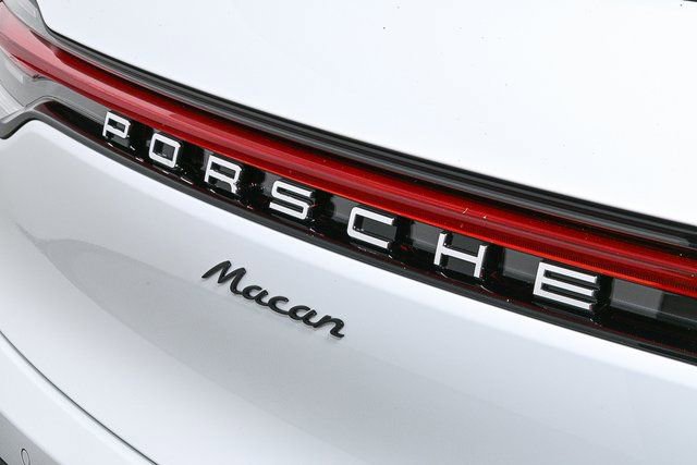 Certified 2026 Porsche Macan AWD/4WD image 34