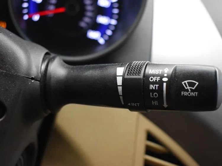 Used 2012 Hyundai Elantra GLS w/ Preferred Pkg 3 FWD image 24