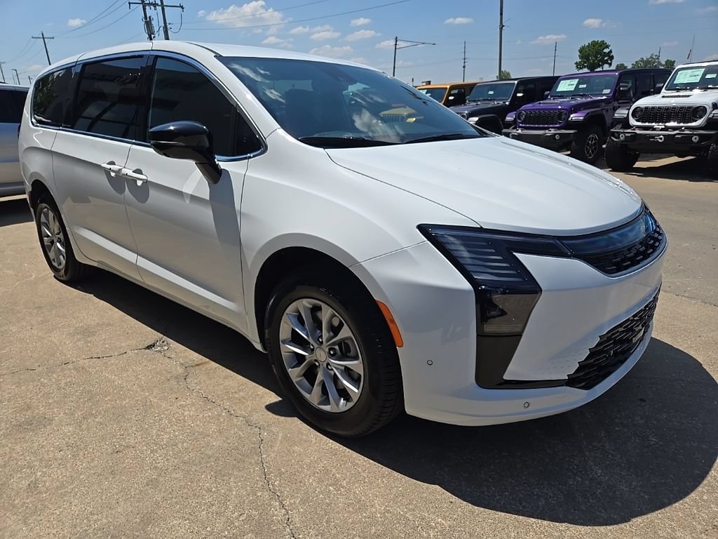 New 2027 Chrysler Pacifica Select w/ Family Tech Group AWD/4WD image 17
