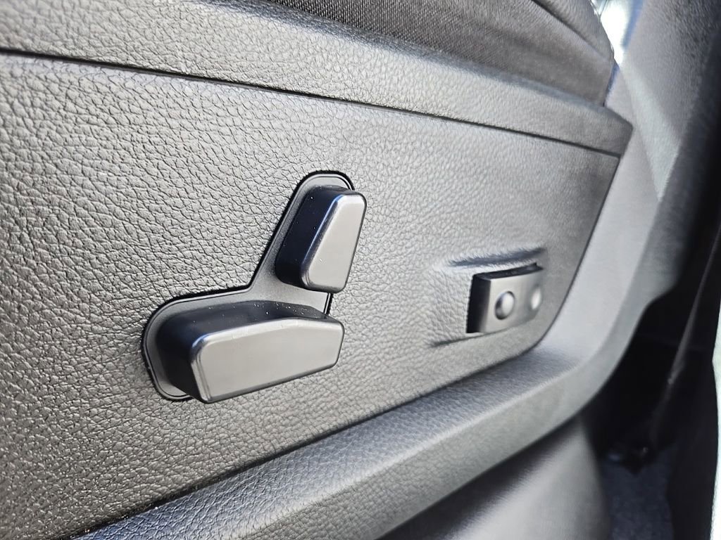 Used 2025 RAM 3500 Laramie w/ Sport Appearance Package AWD/4WD image 21