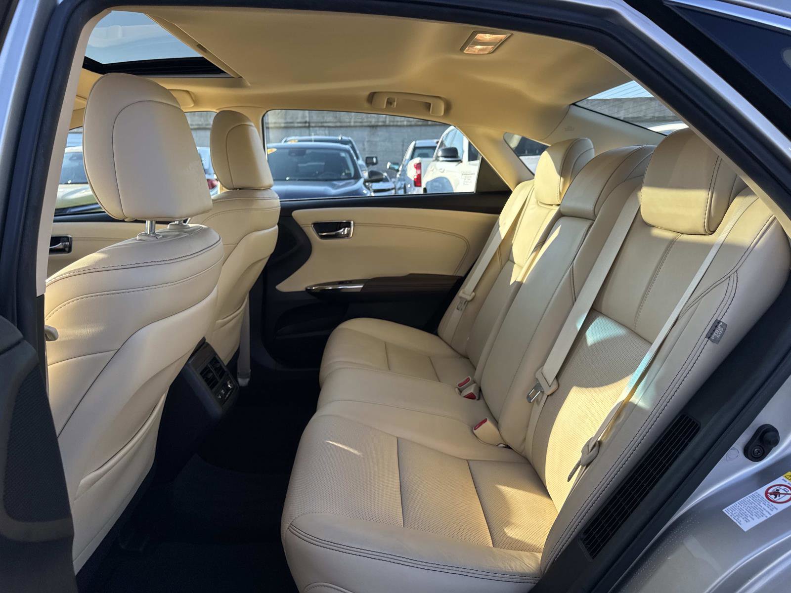 Used 2016 Toyota Avalon Limited w/ Toyota Safety Sense Package image 23