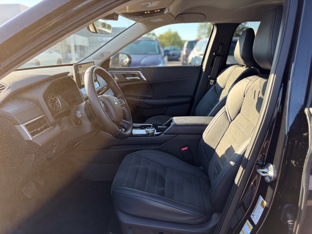 Used 2025 Mitsubishi Outlander SE AWD/4WD image 23