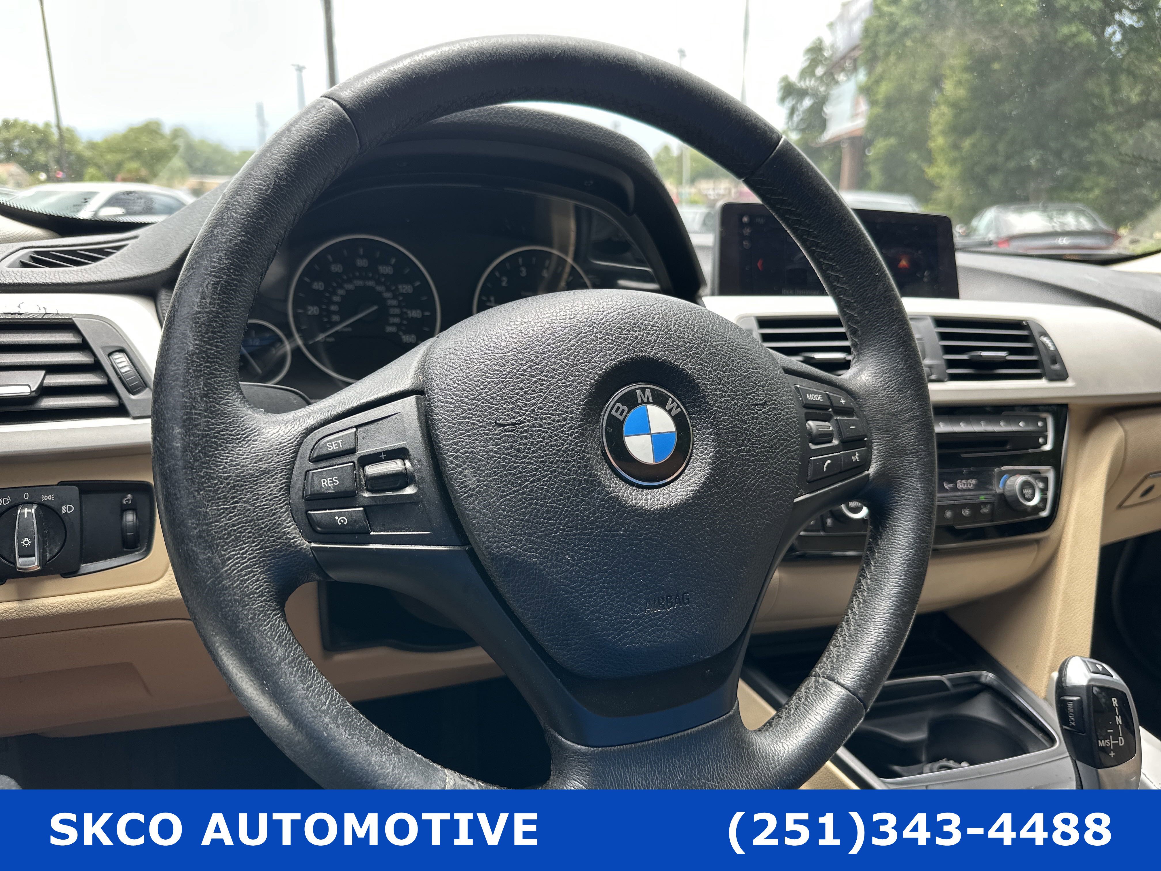 Used 2018 BMW 320i Sedan w/ Premium Package RWD image 19