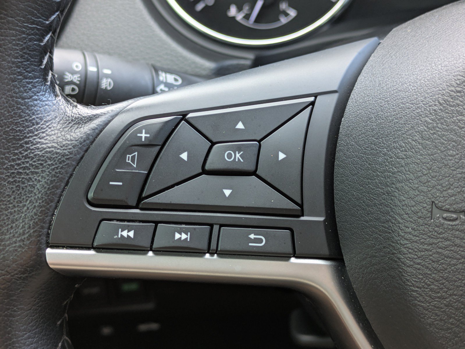 Used 2022 Nissan Rogue Sport SL w/ Premium Package FWD image 21