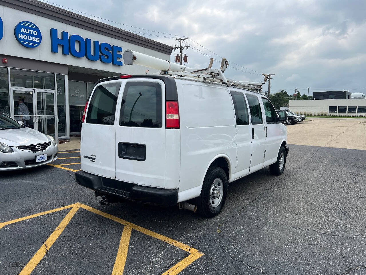Used 2012 Chevrolet Express 2500 w/ Cold Climate Package RWD image 10