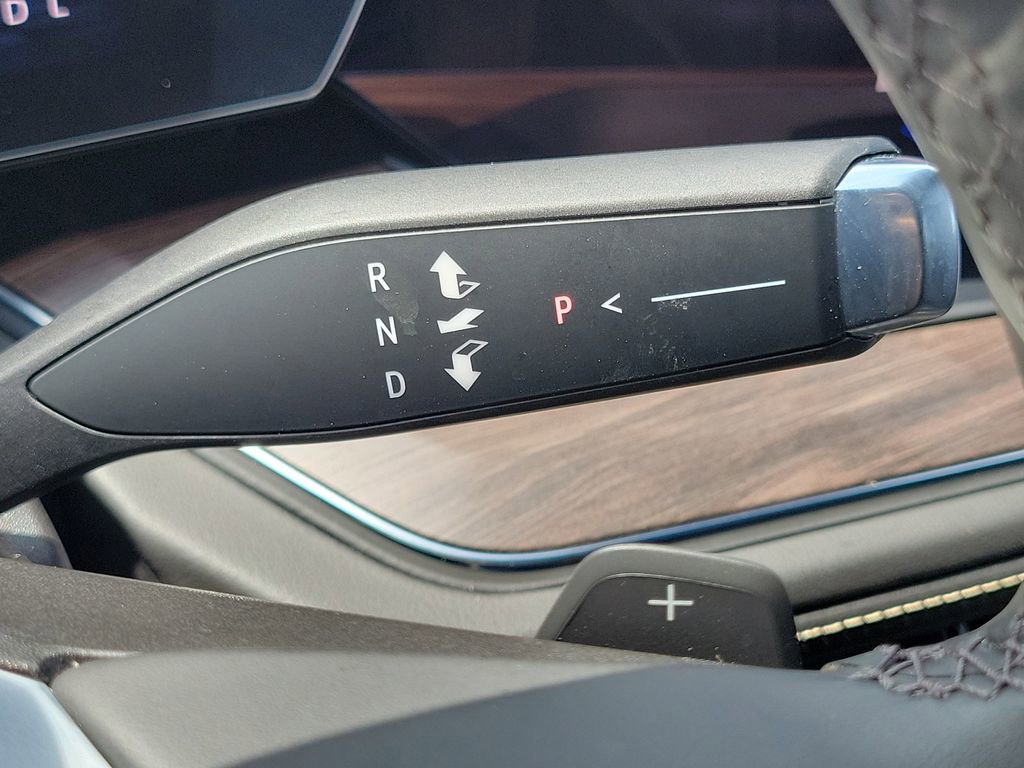 Used 2025 Chevrolet Tahoe Premier AWD/4WD image 11