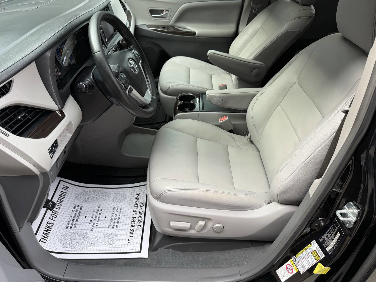 Used 2019 Toyota Sienna XLE w/ XLE Navigation Package FWD image 15