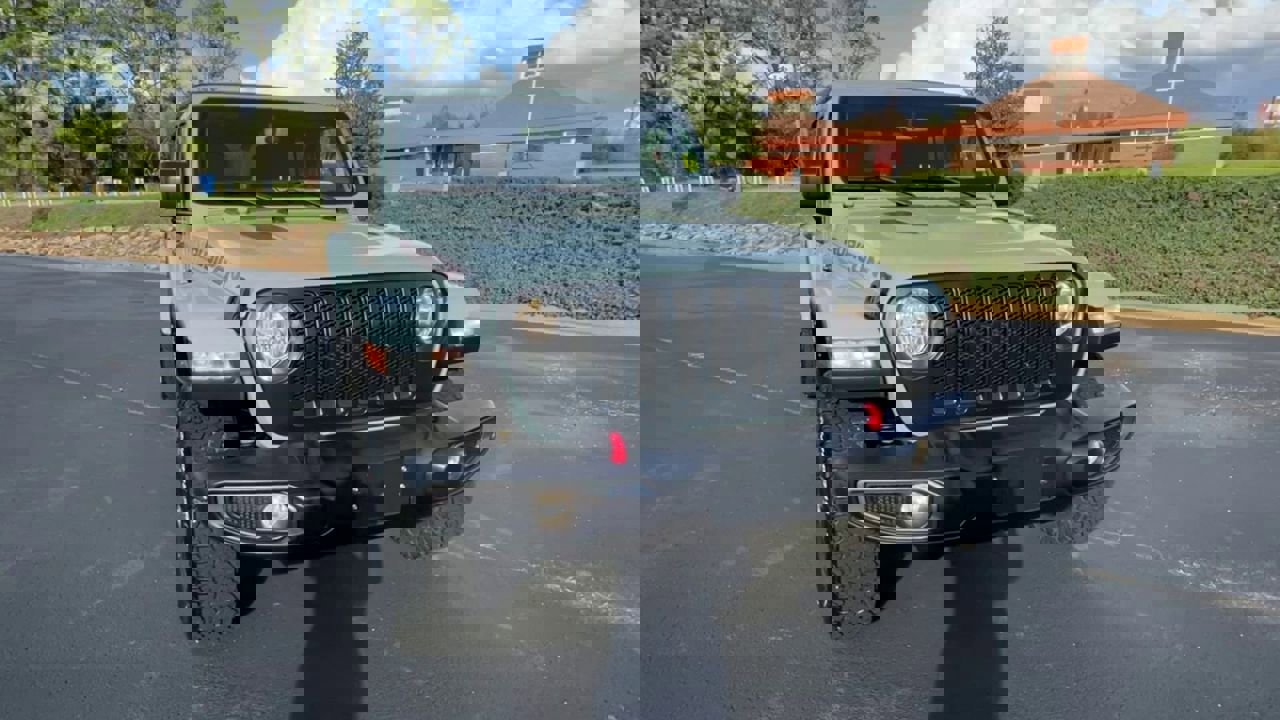 Used 2023 Jeep Wrangler Unlimited Rubicon w/ Cold Weather Group image 3