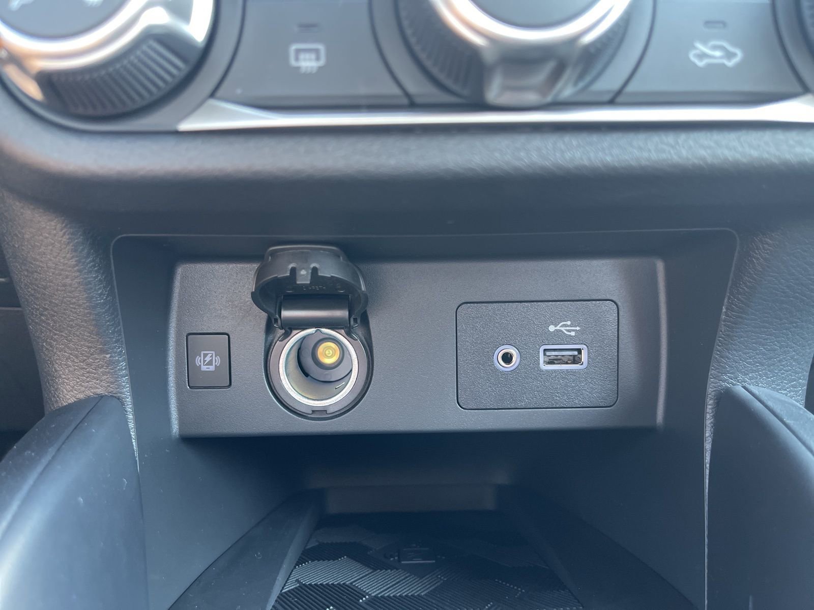 New 2025 Nissan Versa SV w/ Trunk Package image 22