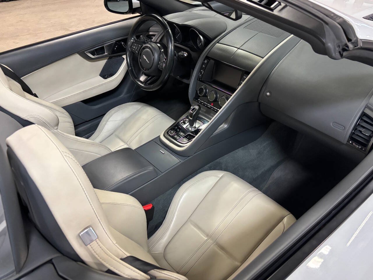 Used 2014 Jaguar F-TYPE Convertible RWD image 36