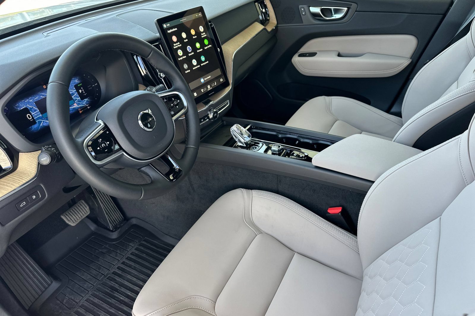 New 2026 Volvo XC60 T8 Plus w/ Climate Package AWD/4WD image 10