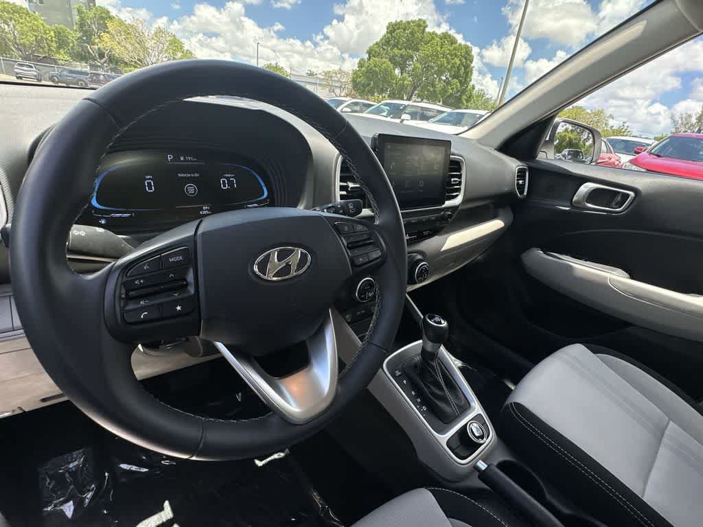 Used 2025 Hyundai Venue SEL FWD image 20