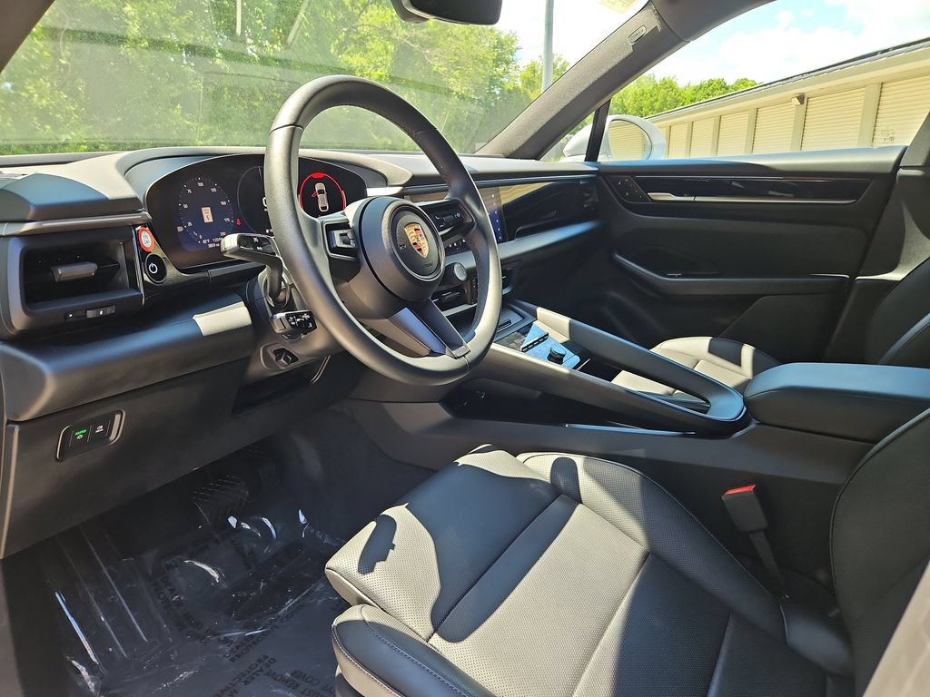 Certified 2025 Porsche Macan 4 Electric AWD/4WD image 4