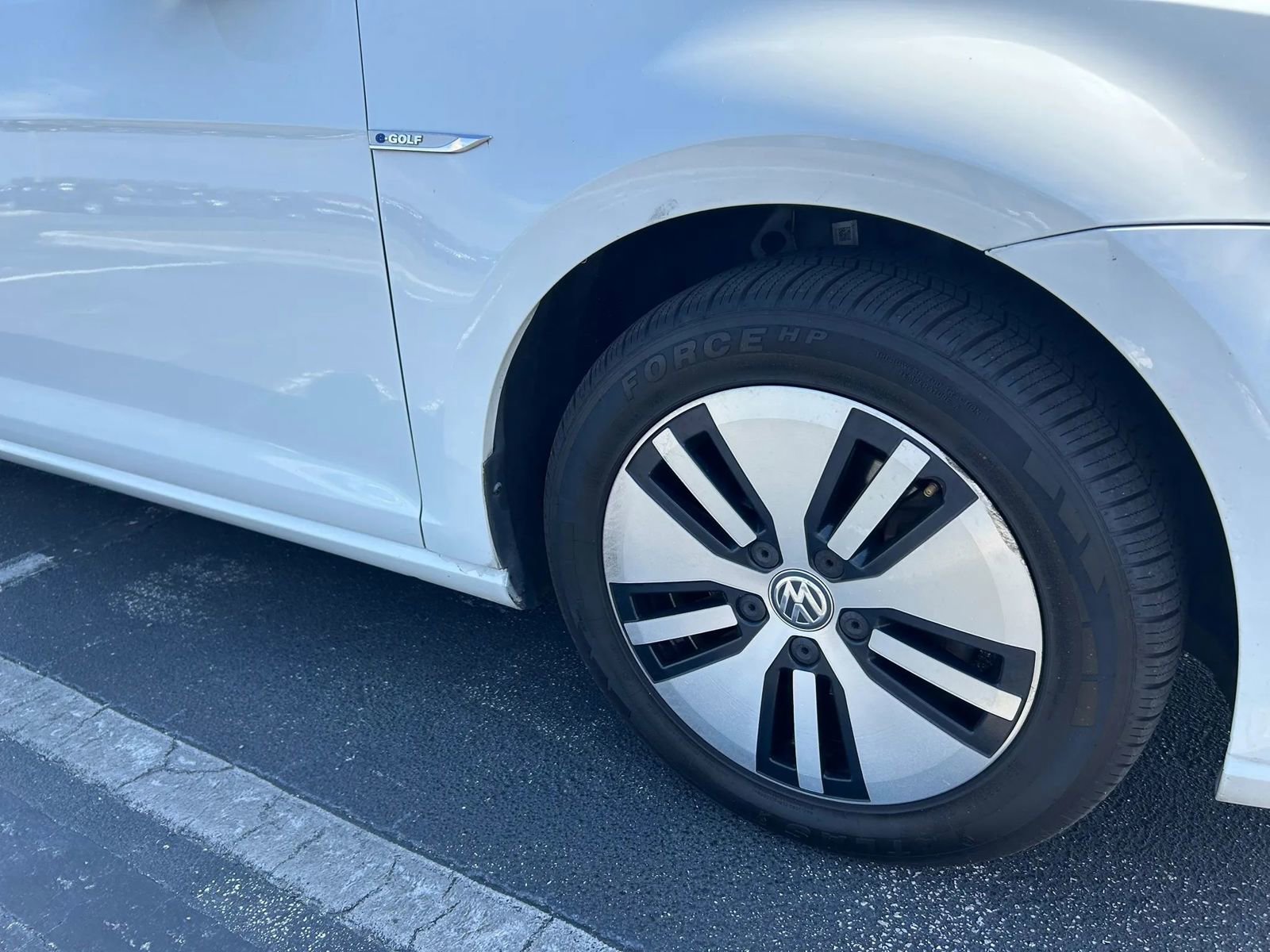 Used 2016 Volkswagen e-Golf SE FWD image 16