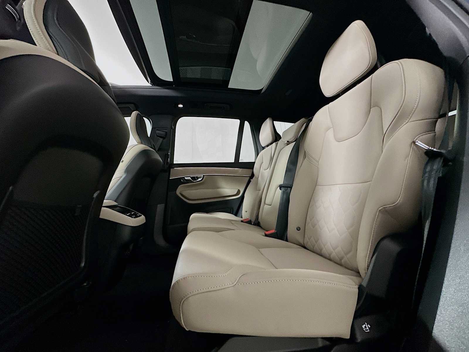 New 2026 Volvo XC90 B6 Plus w/ Protection Package Premier AWD/4WD image 23