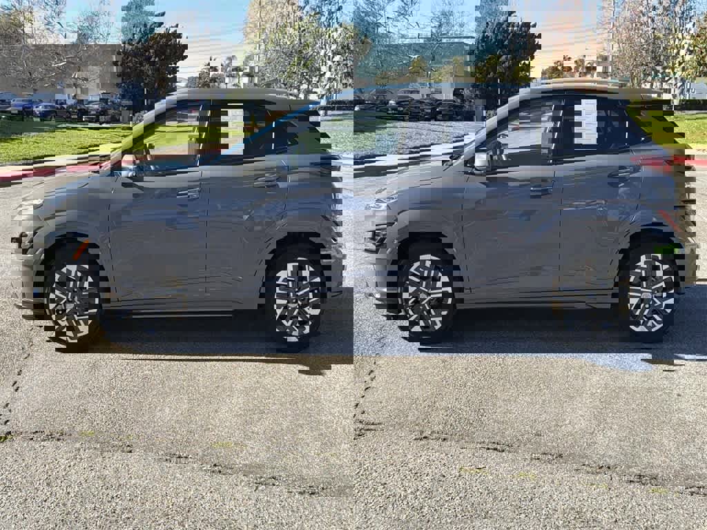 Used 2023 Hyundai Kona SE image 7