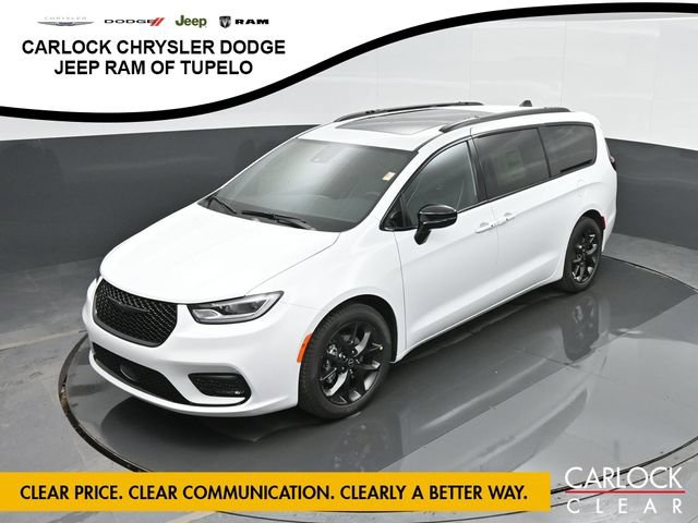 New 2026 Chrysler Pacifica Limited w/ Uconnect Theater Family Group FWD image 62