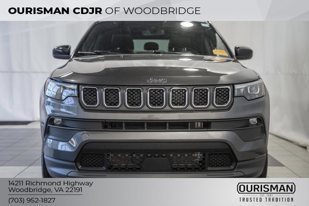 Used 2023 Jeep Compass Latitude w/ Sun and Sound Group AWD/4WD image 2