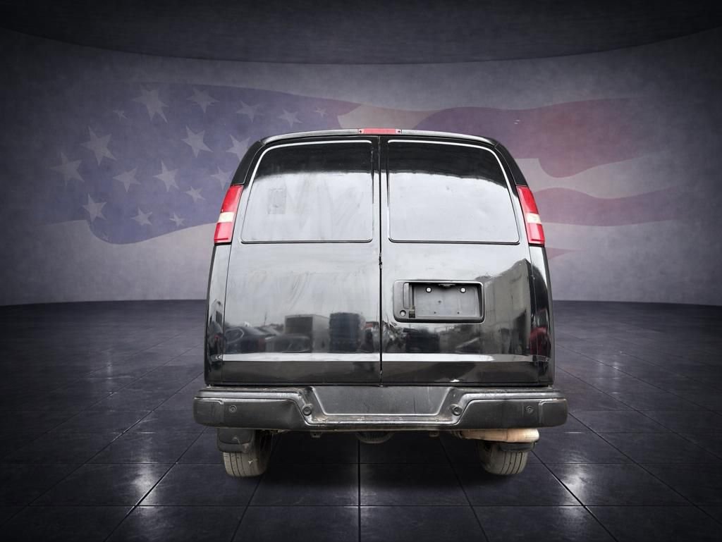 Used 2018 Chevrolet Express 2500 w/ Driver Convenience Package RWD image 4