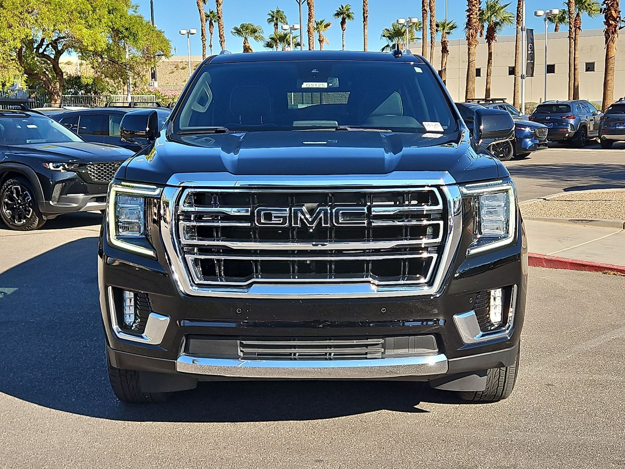 Certified 2024 GMC Yukon XL SLT w/ SLT Premium Package AWD/4WD image 8