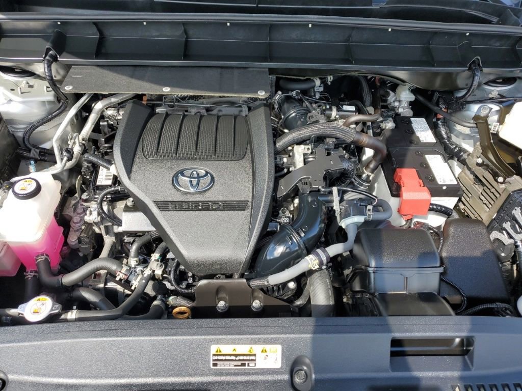 Used 2024 Toyota Highlander LE image 10