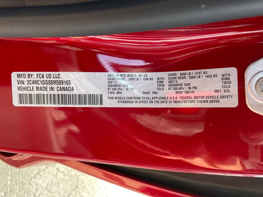 Used 2025 Chrysler Pacifica Limited image 46