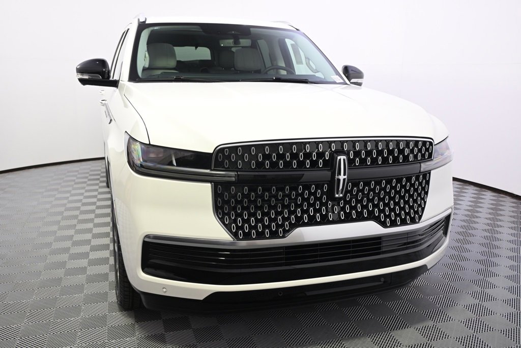 New 2025 Lincoln Navigator Reserve image 9