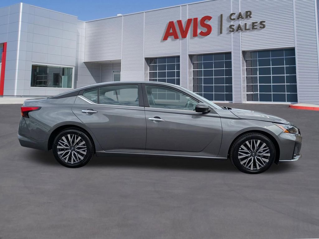 Used 2025 Nissan Altima 2.5 SV FWD image 5