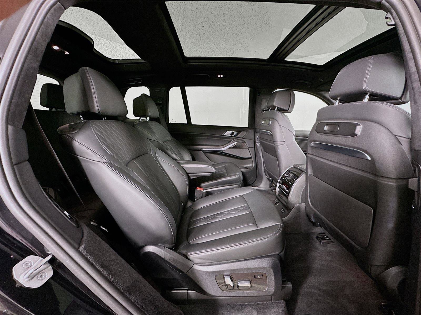 Certified 2024 BMW X7 M60i w/ Executive Package image 30