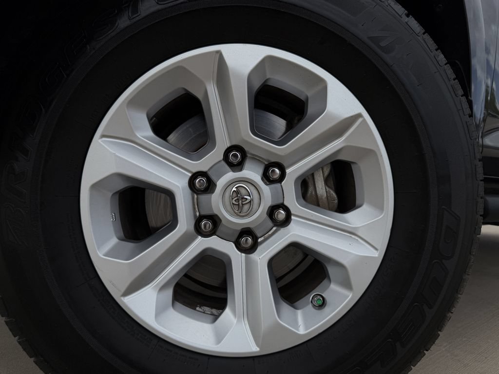 Used 2017 Toyota 4Runner SR5 Premium RWD image 12