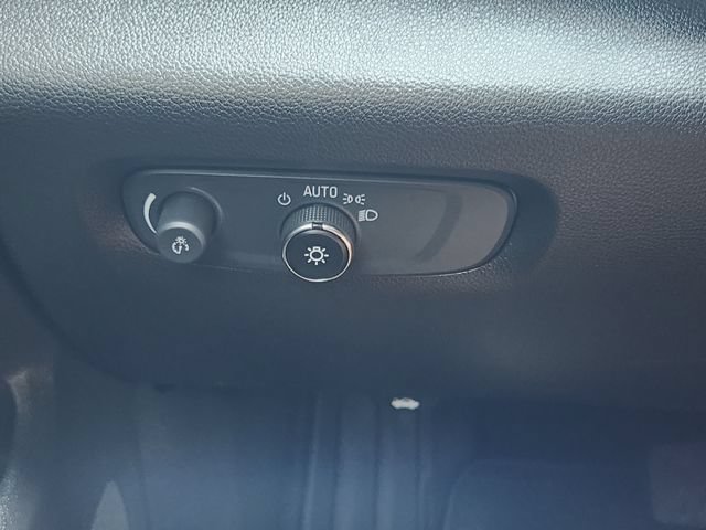 Used 2023 Chevrolet Traverse LT FWD image 23