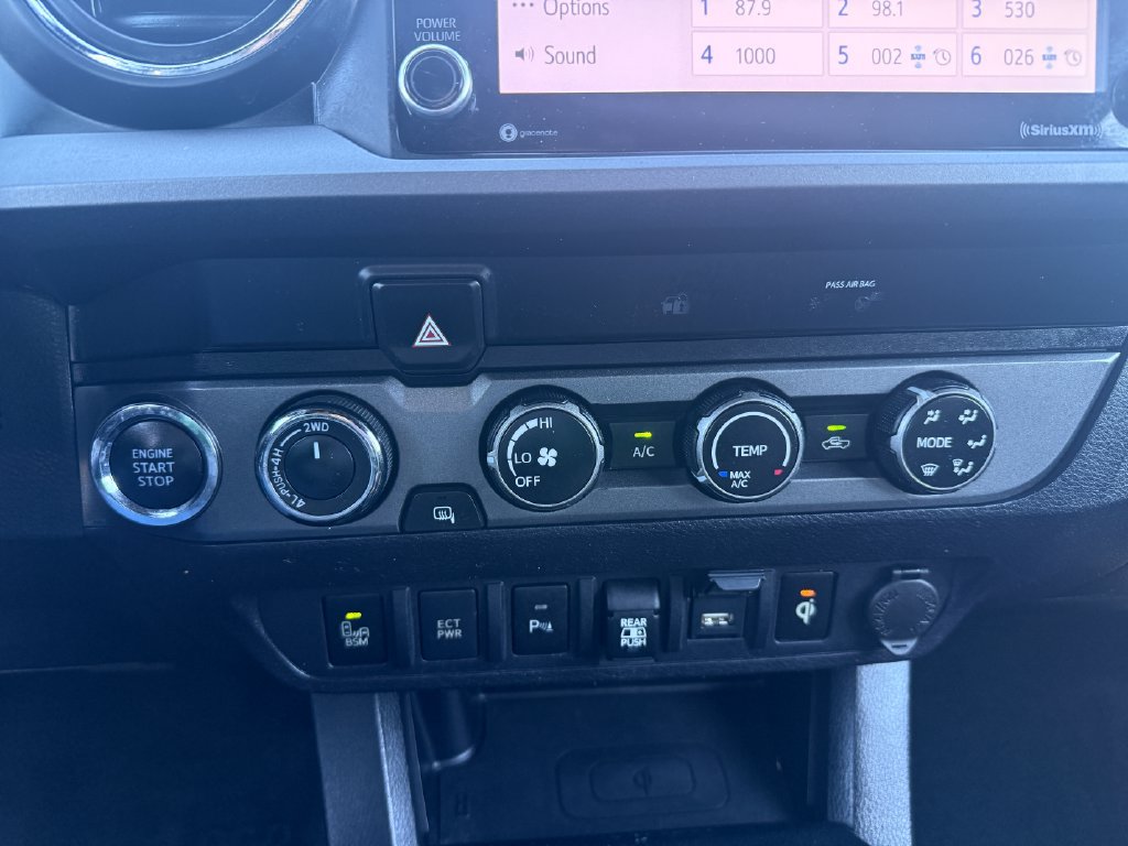 Used 2020 Toyota Tacoma TRD Off-Road w/ Technology Package AWD/4WD image 17
