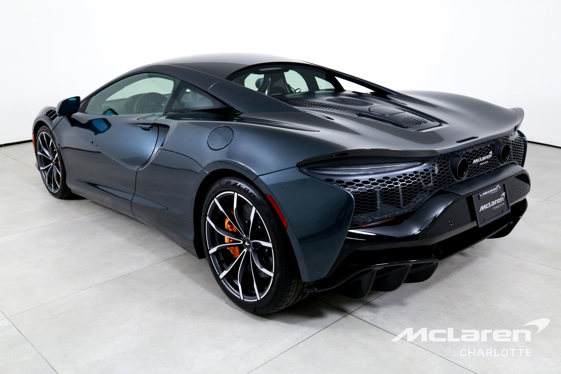 Used 2023 McLaren Artura image 7