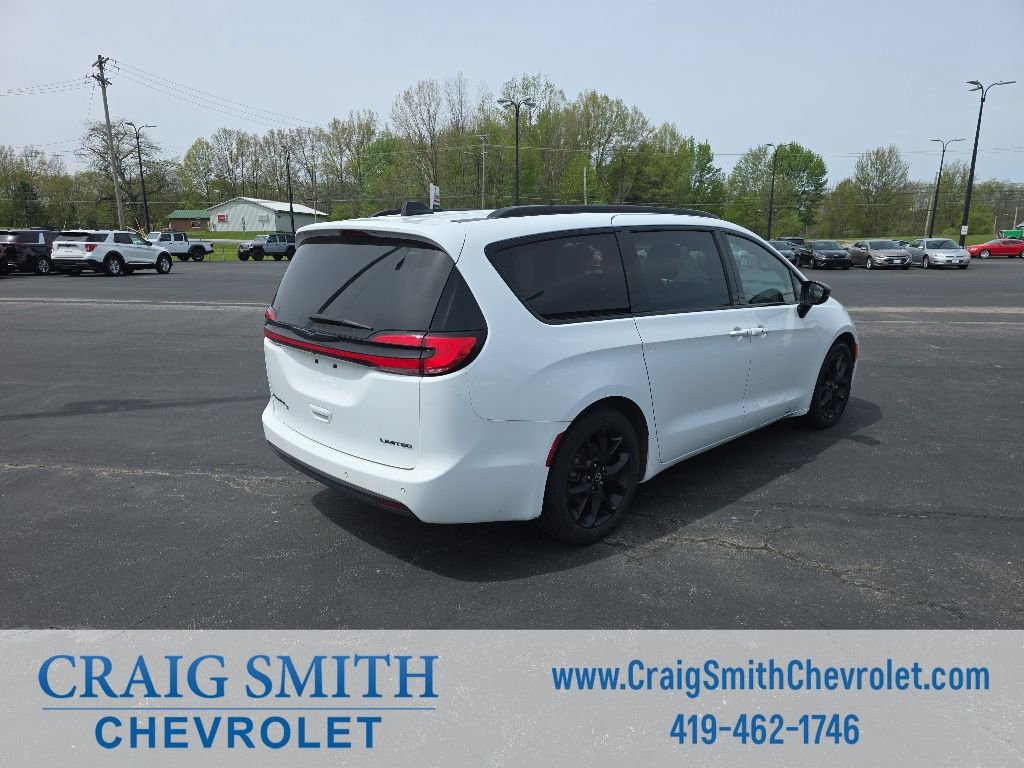 Used 2025 Chrysler Pacifica Limited FWD image 6